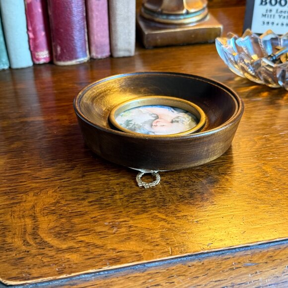 Vintage Marie Antoinette Round Wood Small Picture - Picture 8 of 12